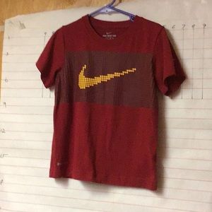 NIKE Dri Fit boys t-shirt EUC  sz 6/7 red